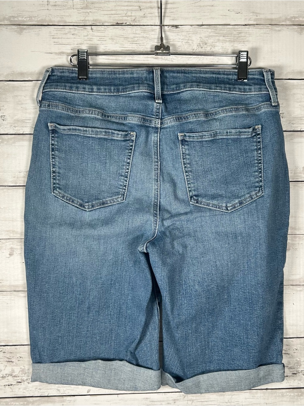 NYDJ Briella Bermuda Denim Shorts Lift Tuck Cuffed Heyburn Stretch Size 8 - Picture 3 of 4